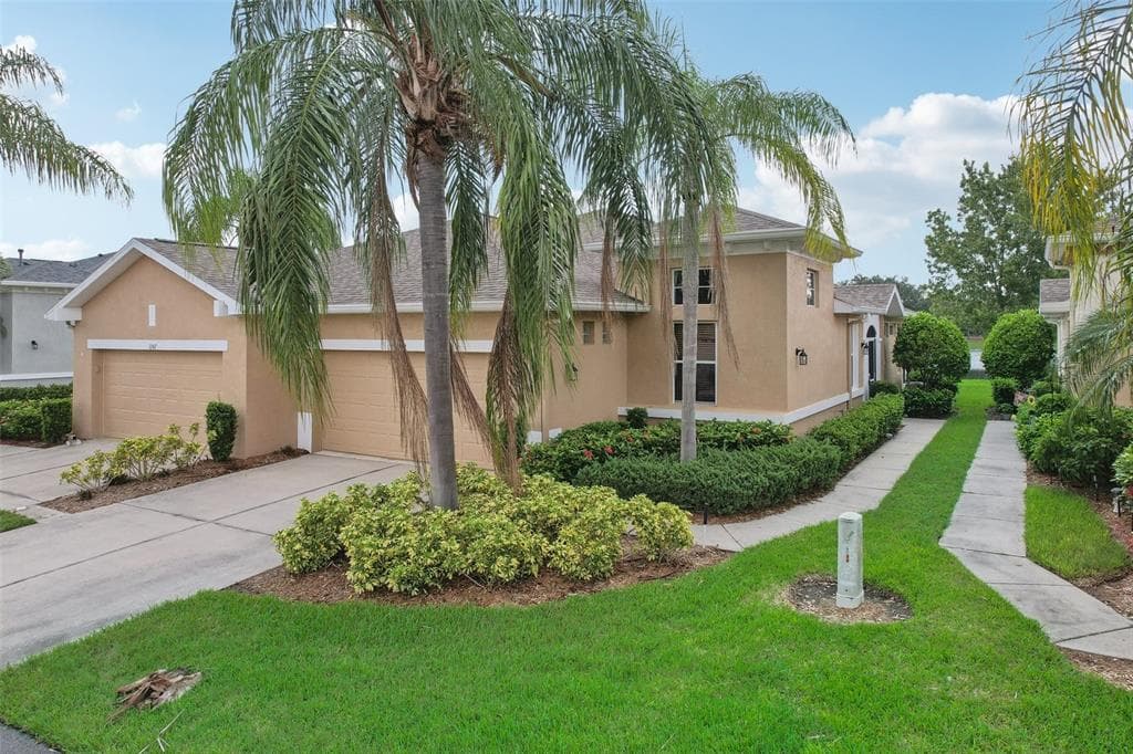 1249 LYNDHURST GREENS DRIVE UNIT 79 SUN CITY CENTER, FL 33573