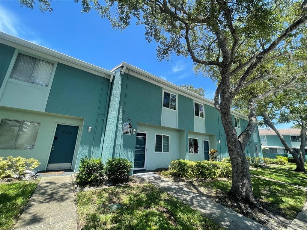 11428 BAY STREET NE UNIT 11428 ST PETERSBURG, FL 33716