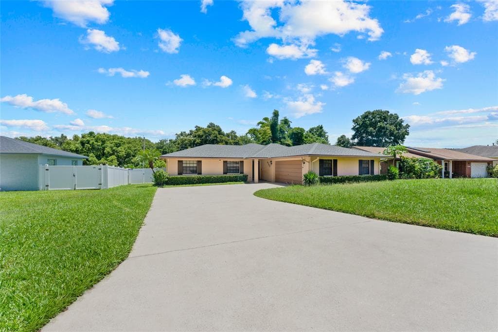 4702 KIMBALL COURT W LAKELAND, FL 33813