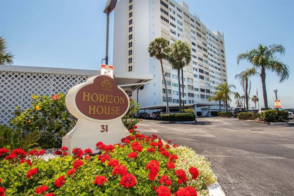31 ISLAND WAY UNIT 107 CLEARWATER BEACH, FL 33767