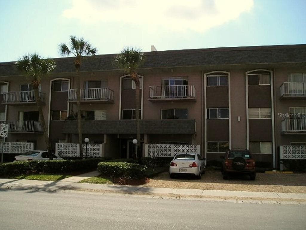 4610 W GRAY STREET UNIT 104 TAMPA, FL 33609