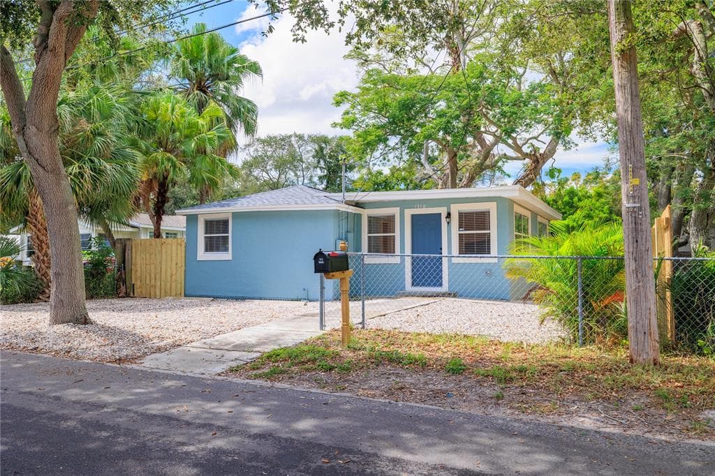 1716 THOMPSON AVENUE CLEARWATER, FL 33756