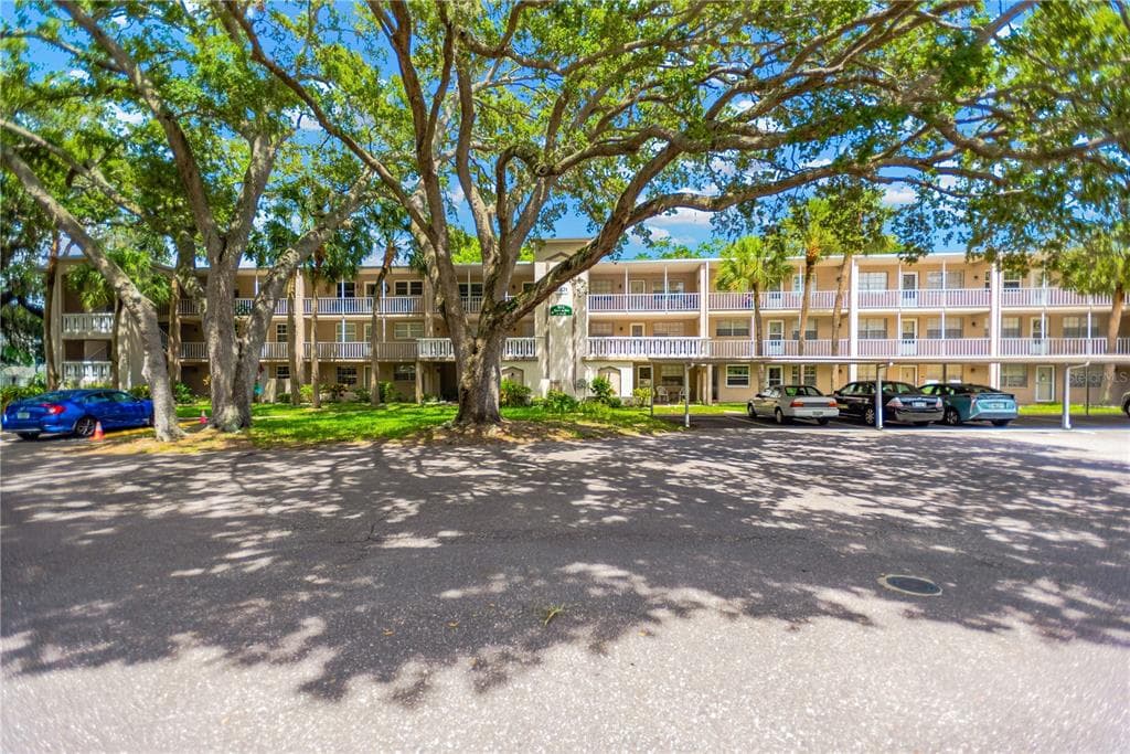 821 PATRICIA AVENUE UNIT 202 DUNEDIN, FL 34698