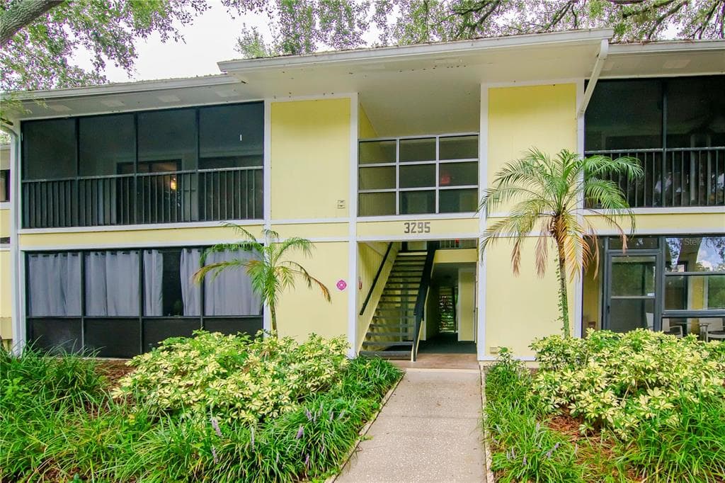 3295 FOX CHASE CIRCLE N UNIT 205 PALM HARBOR, FL 34683