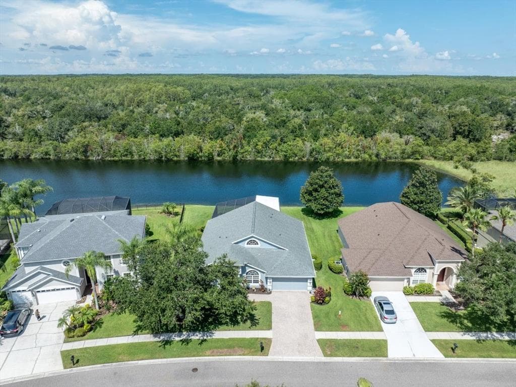 18910 CHAVILLE ROAD LUTZ, FL 33558