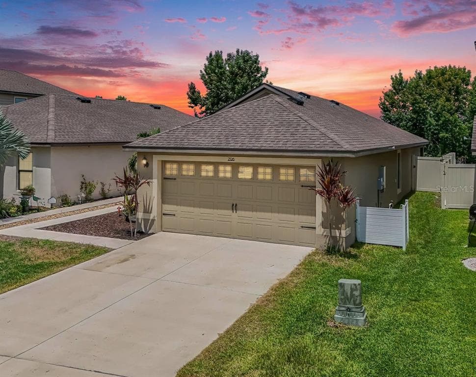 2526 CASPIAN DRIVE LAKELAND, FL 33805