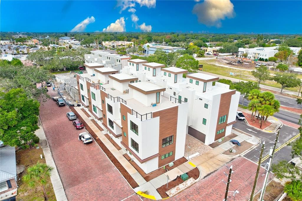 603 PETIT WAY LARGO, FL 33770