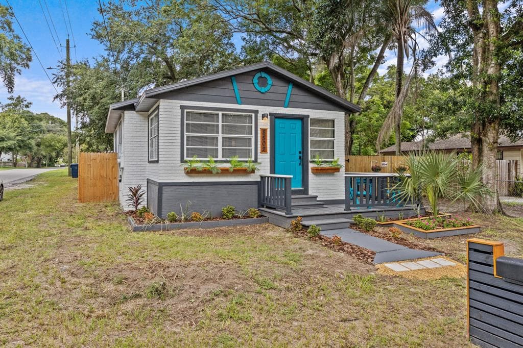 8502 N ARDEN AVENUE TAMPA, FL 33604
