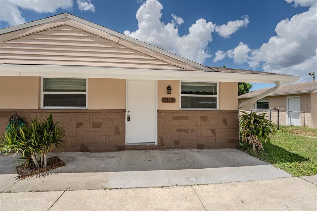 5313 HENDERSON STREET NEW PORT RICHEY, FL 34652