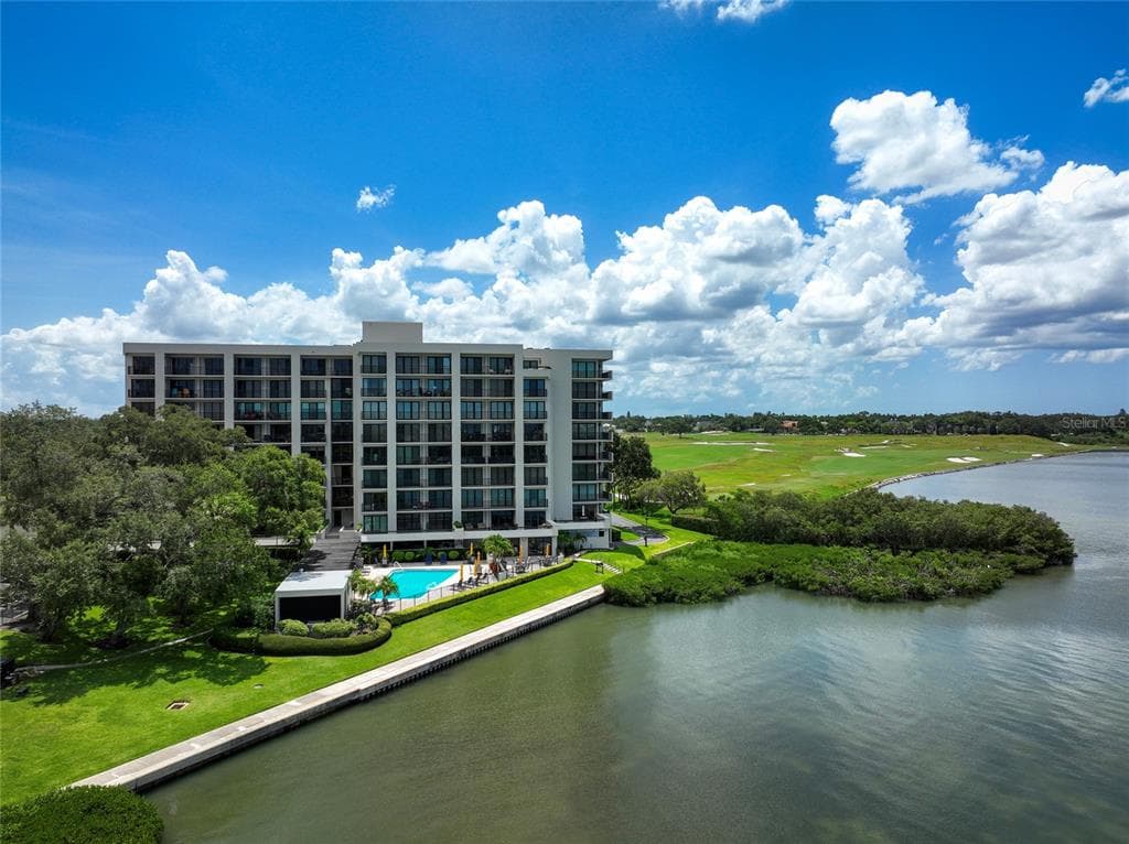 4 BELLEVIEW BOULEVARD UNIT 605 BELLEAIR, FL 33756