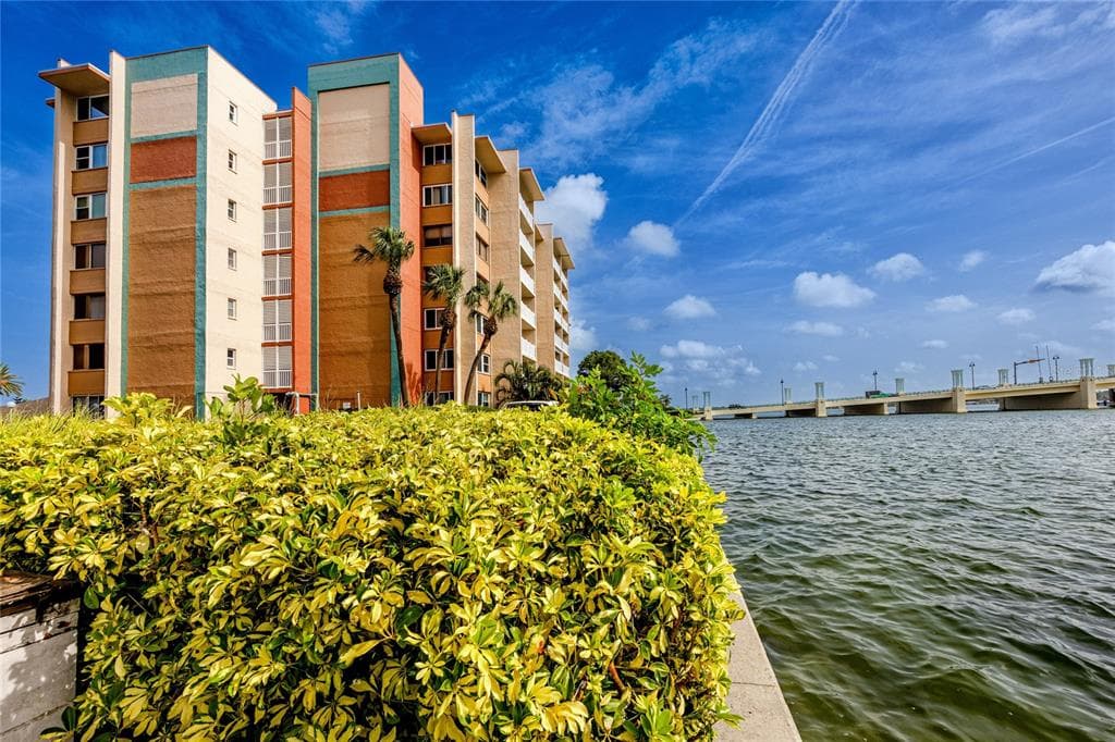 500 TREASURE ISLAND CAUSEWAY UNIT 101 TREASURE ISLAND, FL 33706