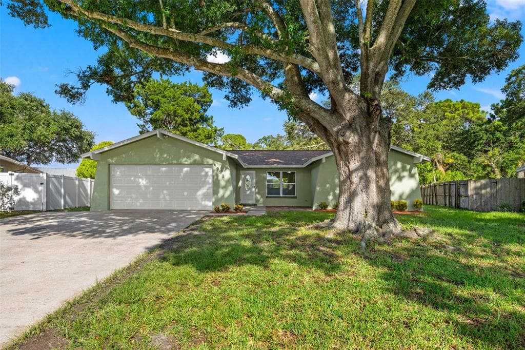 5981 APPLECROSS STREET N ST PETERSBURG, FL 33709