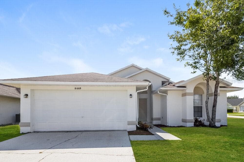 8669 WELLINGTON LOOP KISSIMMEE, FL 34747