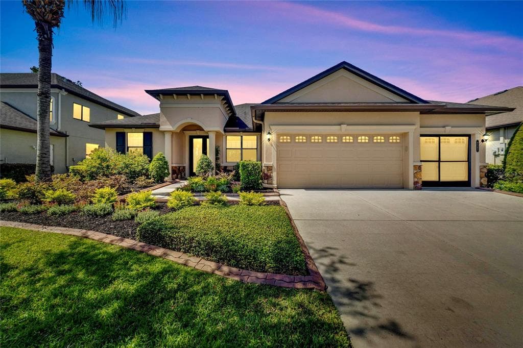 8007 HAMPTON LAKE DRIVE TAMPA, FL 33647