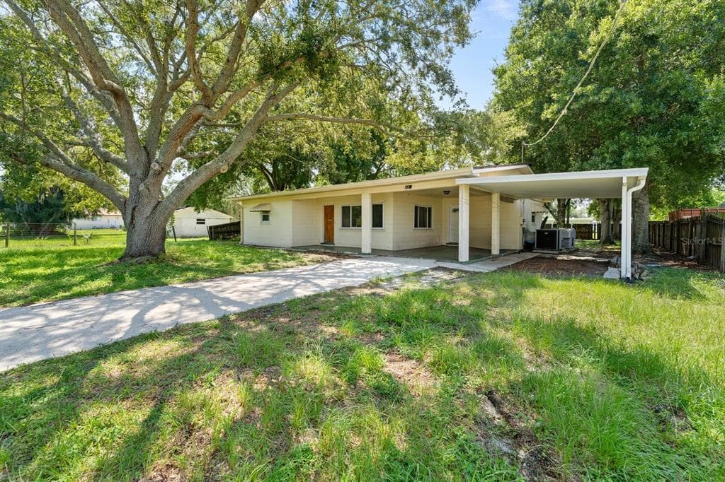 204 7TH AVENUE NW RUSKIN, FL 33570