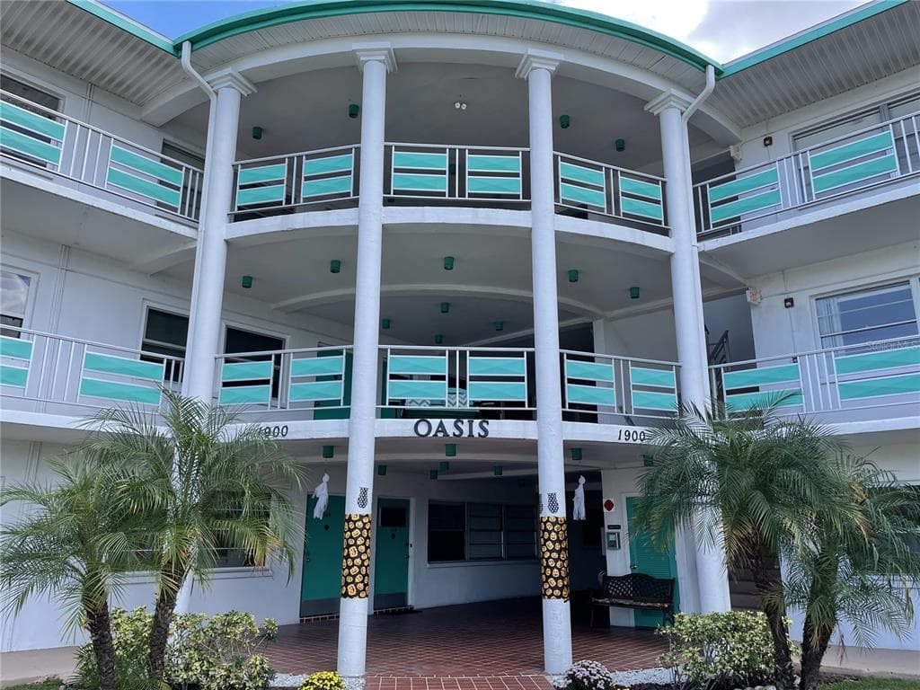 1900 59TH AVENUE N UNIT 216 ST PETERSBURG, FL 33714