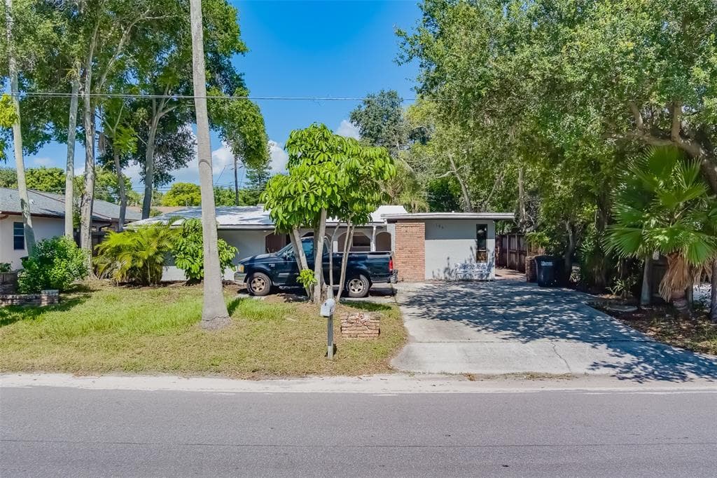 186 N FERNWOOD AVENUE CLEARWATER, FL 33765