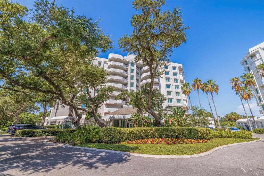 1 SEASIDE LANE UNIT 104 BELLEAIR, FL 33756