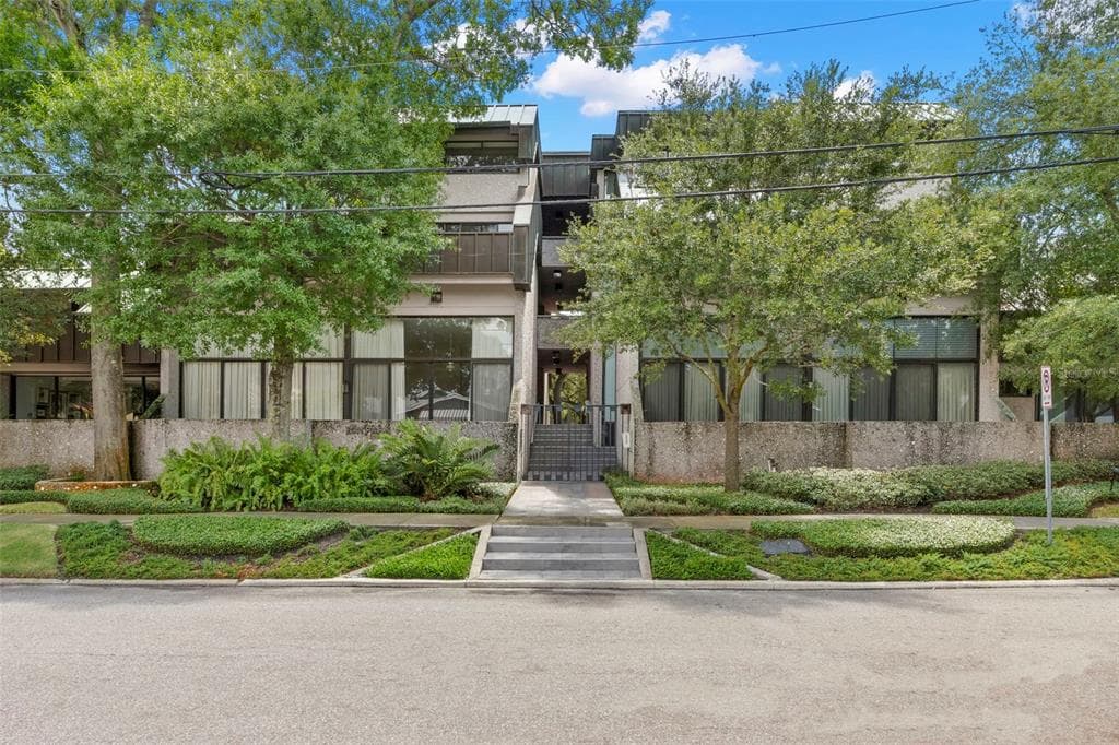 2552 W PALM DRIVE TAMPA, FL 33629