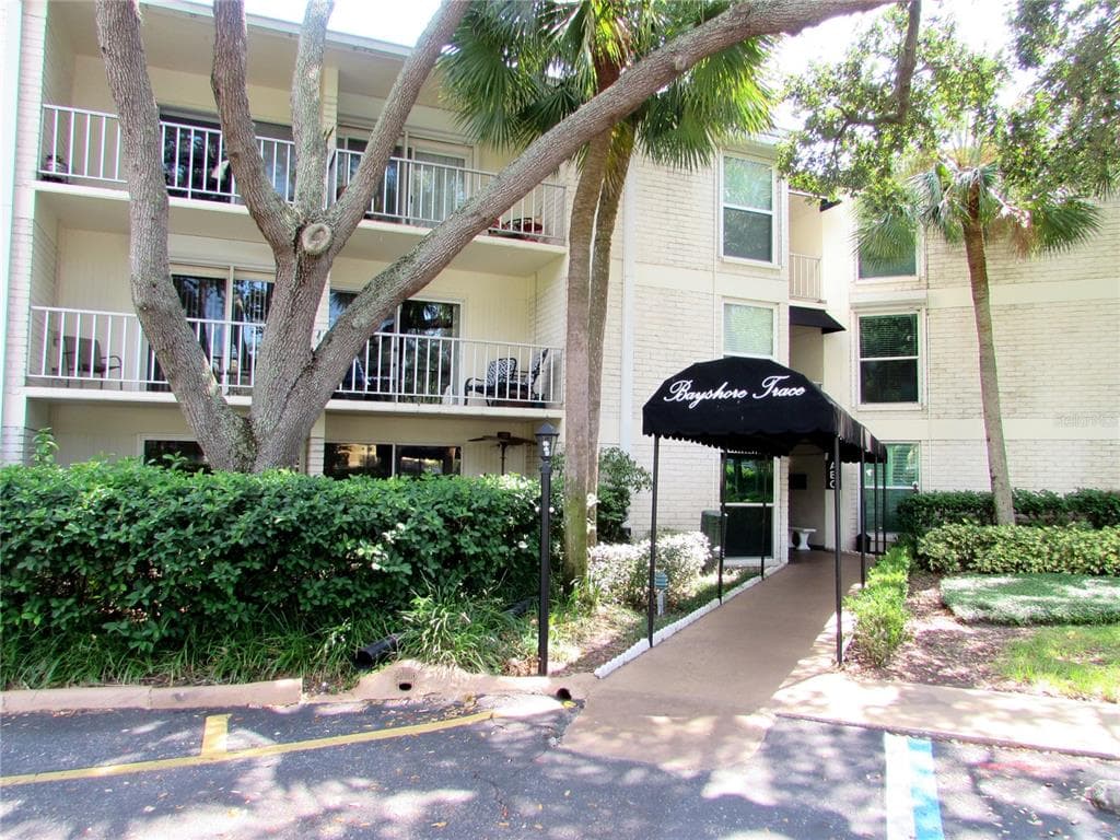 3325 BAYSHORE BOULEVARD UNIT D13 TAMPA, FL 33629