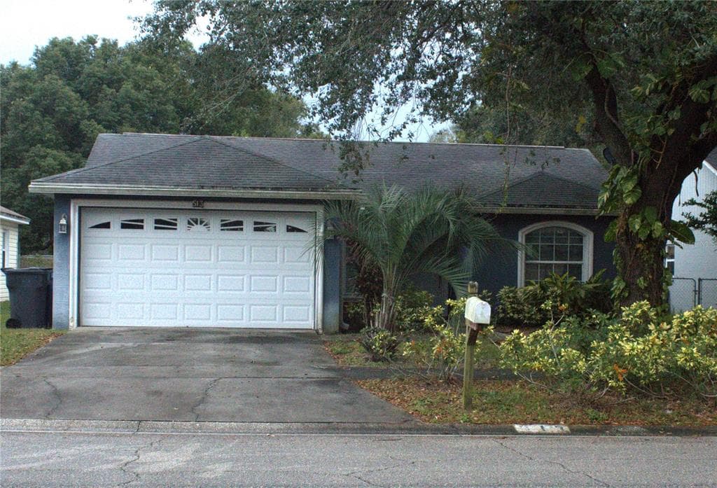 513 CENTER POINT ROAD VALRICO, FL 33594