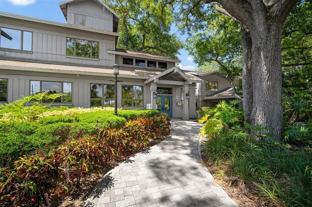 915 CHESTNUT STREET CLEARWATER, FL 33756