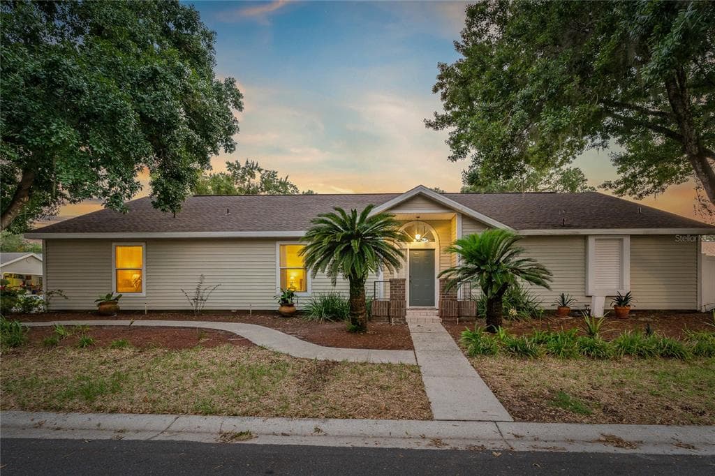 1424 WALDEN OAKS PLACE PLANT CITY, FL 33563