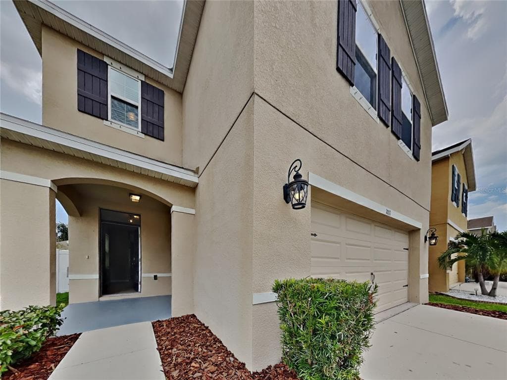 10111 MANGROVE WELL ROAD SUN CITY CENTER, FL 33573