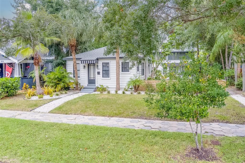 421 11TH AVENUE NE ST PETERSBURG, FL 33701