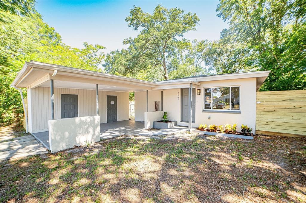 2006 E NORTH BAY STREET TAMPA, FL 33610