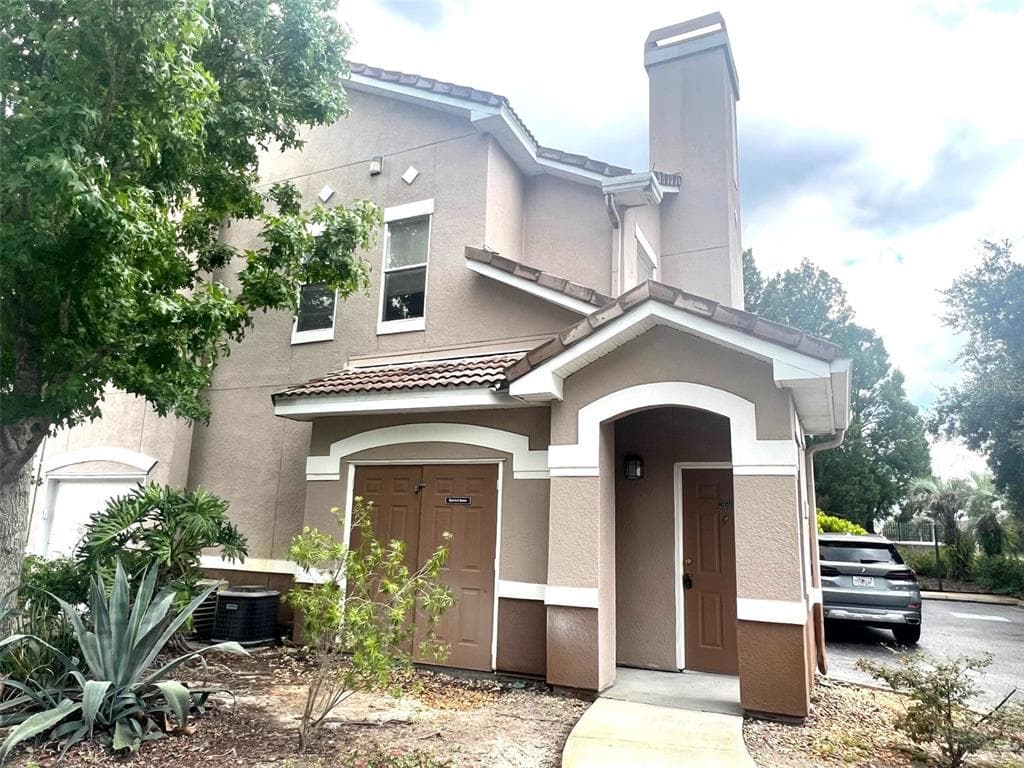 18046 VILLA CREEK DRIVE TAMPA, FL 33647