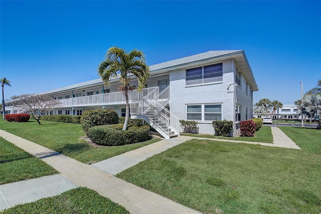 5257 81ST LANE N UNIT 24 ST PETERSBURG, FL 33709