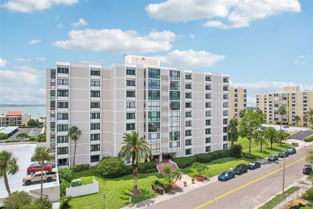 851 BAYWAY BOULEVARD UNIT 104 CLEARWATER BEACH, FL 33767