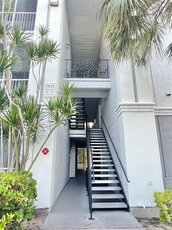 5821 LEGACY CRESCENT PLACE UNIT 301 RIVERVIEW, FL 33578