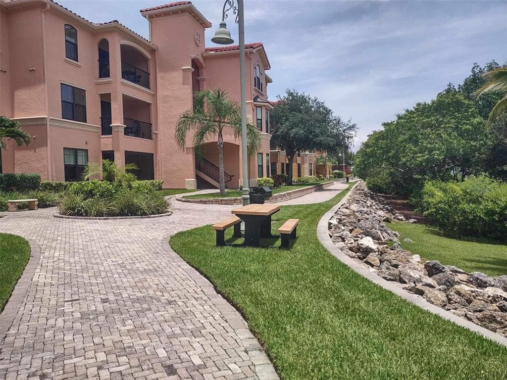 2715 VIA CAPRI UNIT 710 CLEARWATER, FL 33764