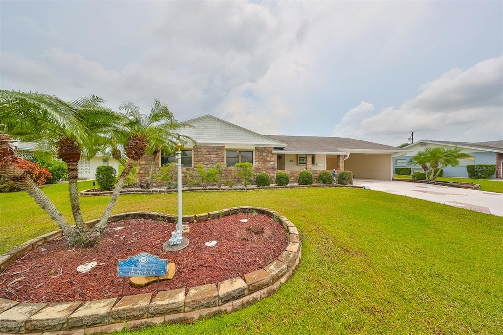 1217 HACIENDA DRIVE SUN CITY CENTER, FL 33573