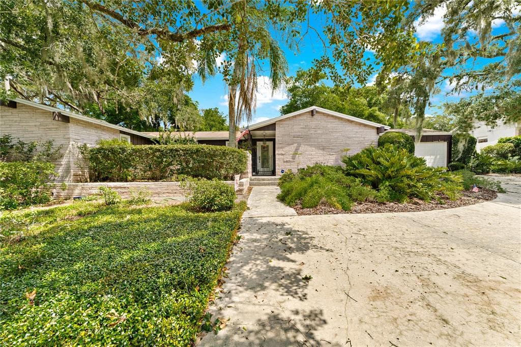 320 DRUID HILLS ROAD TEMPLE TERRACE, FL 33617
