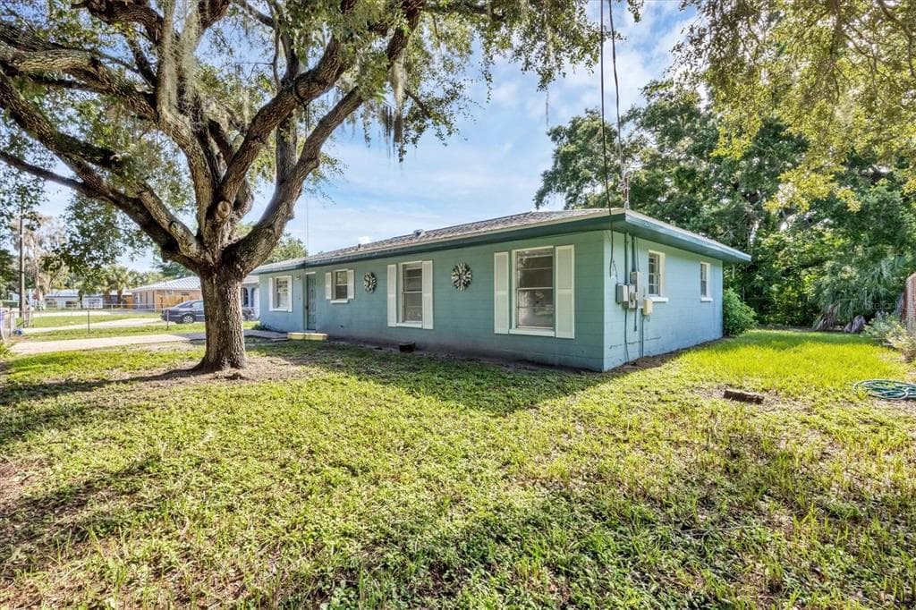 805 26TH STREET E BRADENTON, FL 34208