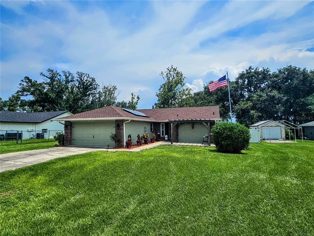 8523 CHERRY HILL DRIVE LAKELAND, FL 33810