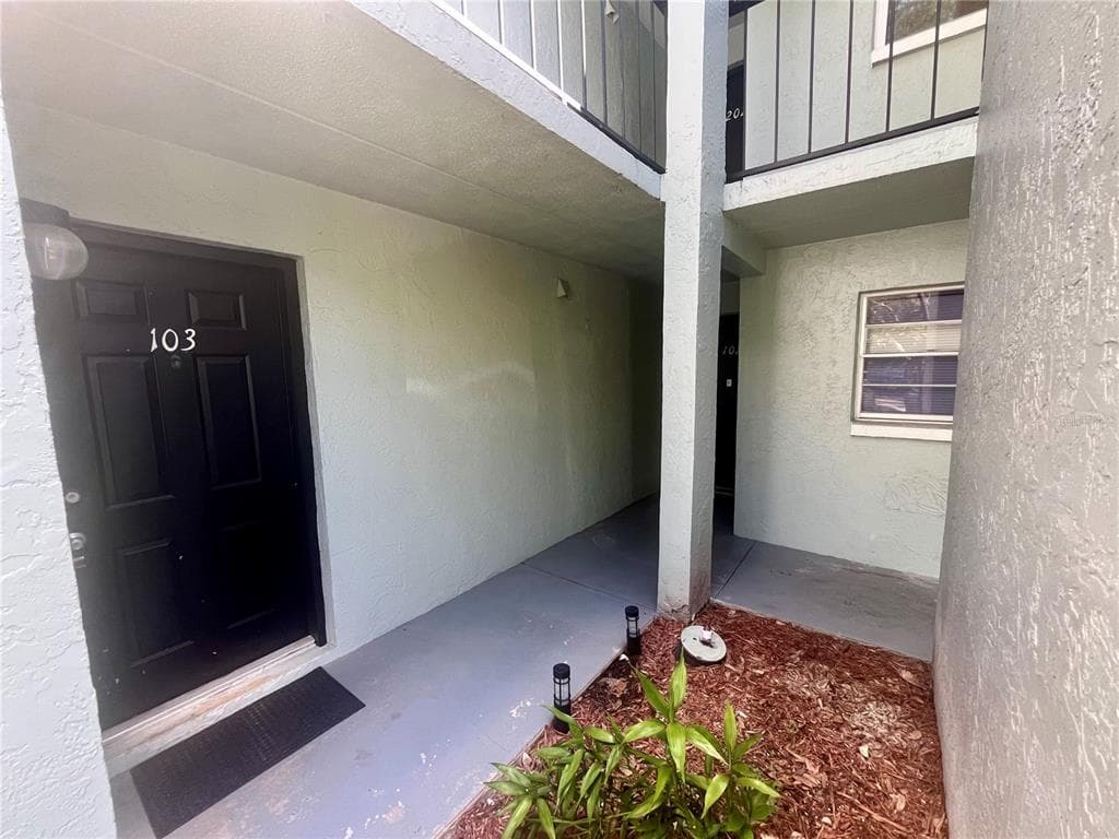 2822 SOMERSET PARK DRIVE UNIT 103 TAMPA, FL 33613