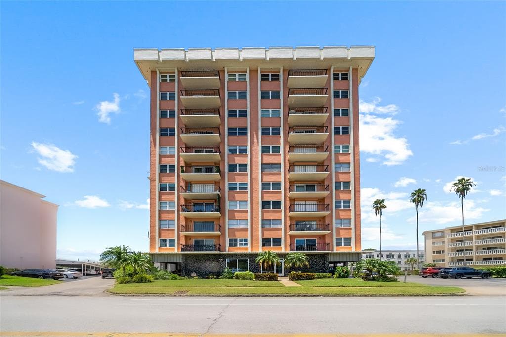 1120 NORTH SHORE DRIVE NE UNIT 1005 ST PETERSBURG, FL 33701