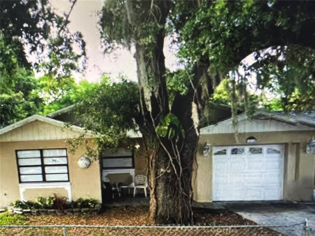 2120 W HANNA AVENUE TAMPA, FL 33604