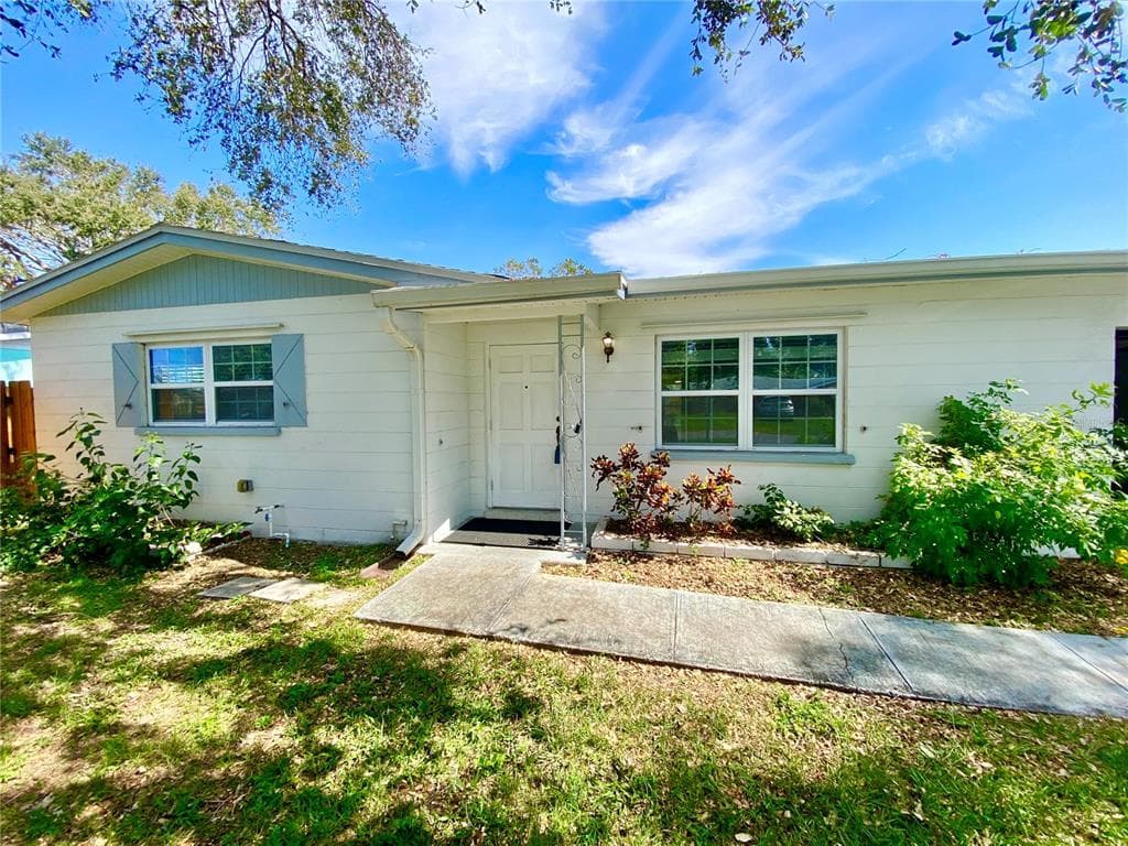 8467 109TH WAY SEMINOLE, FL 33772