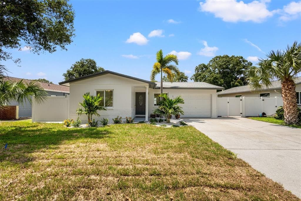 204 SE MONROE CIRCLE N ST PETERSBURG, FL 33703