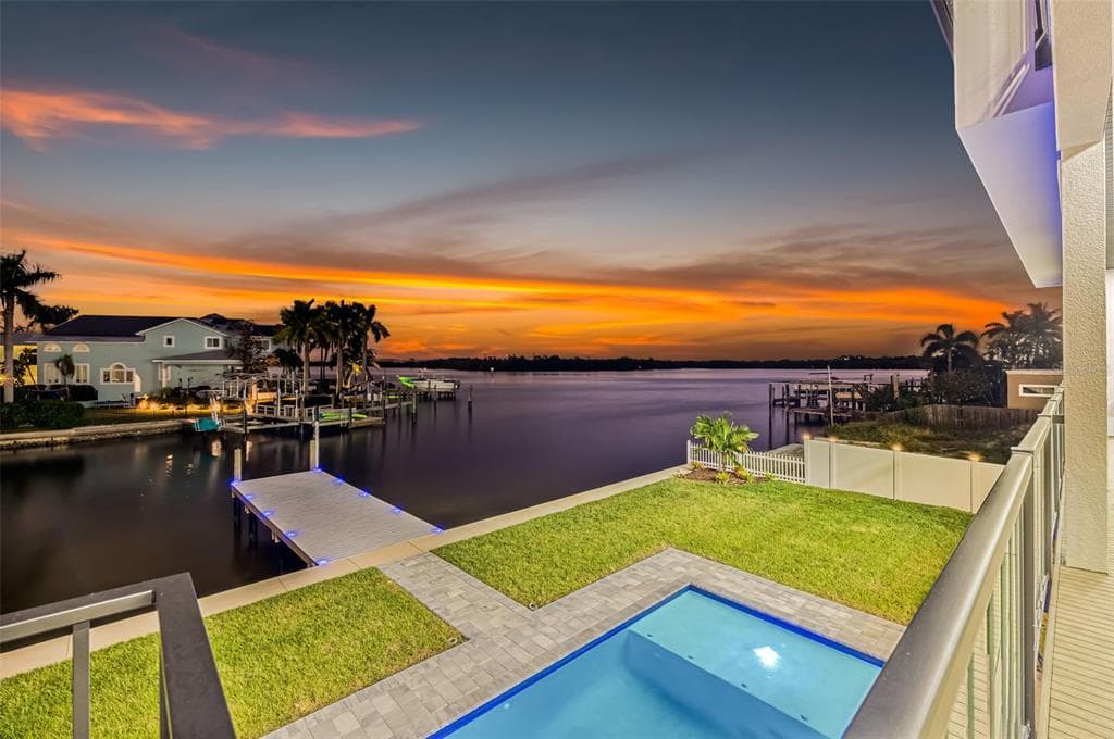 2121 BAYOU GRANDE BOULEVARD NE