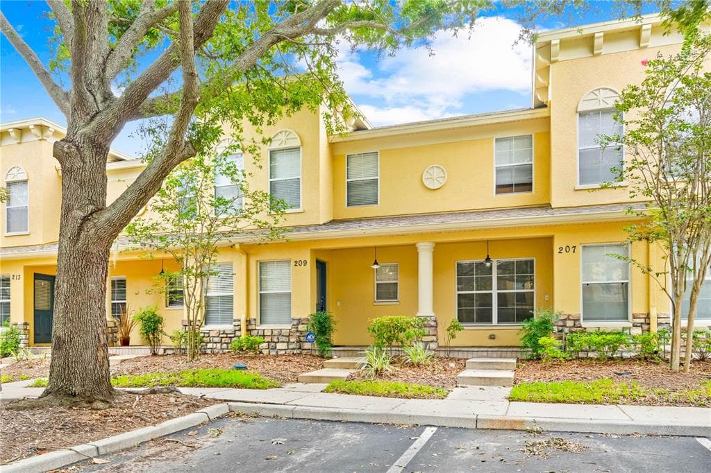 209 DRAW BRIDGE LANE VALRICO, FL 33594