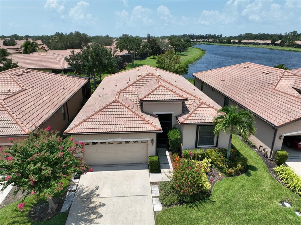 5724 SUNSET FALLS DRIVE APOLLO BEACH, FL 33572