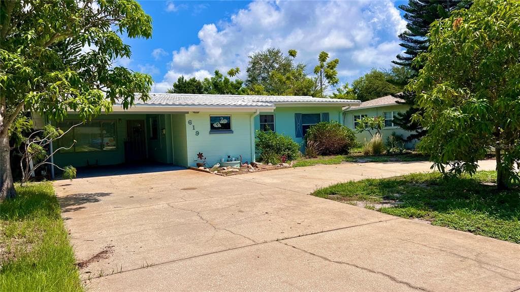 619 62ND AVENUE S ST PETERSBURG, FL 33705