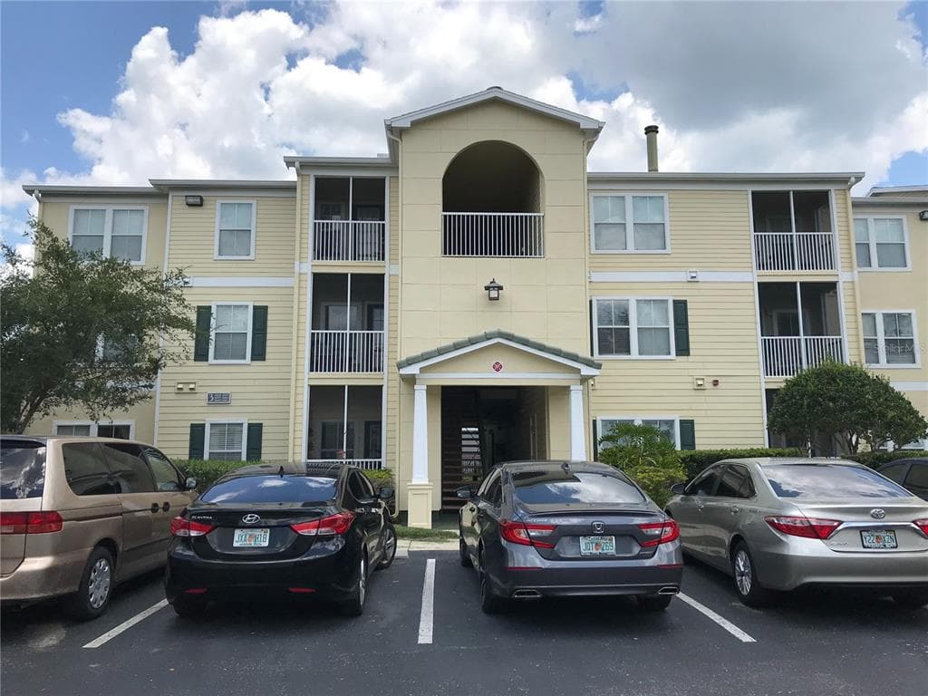 18455 BRIDLE CLUB DRIVE UNIT 18455 TAMPA, FL 33647
