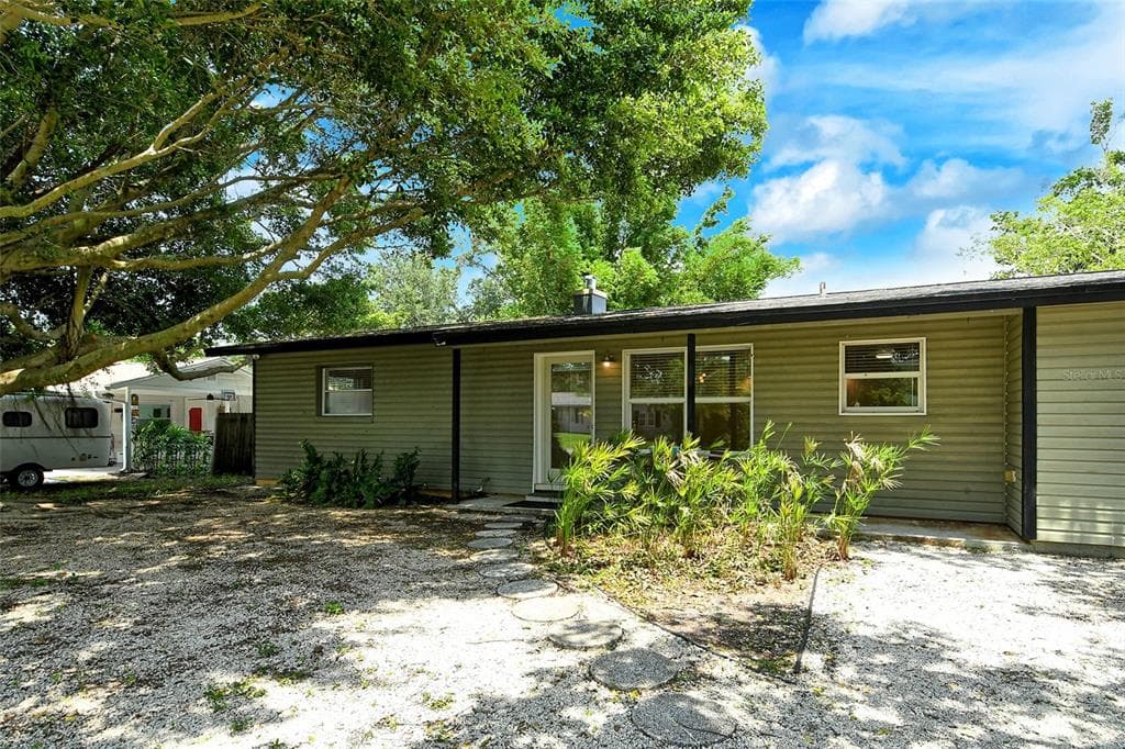 2625 NASSAU STREET SARASOTA, FL 34231